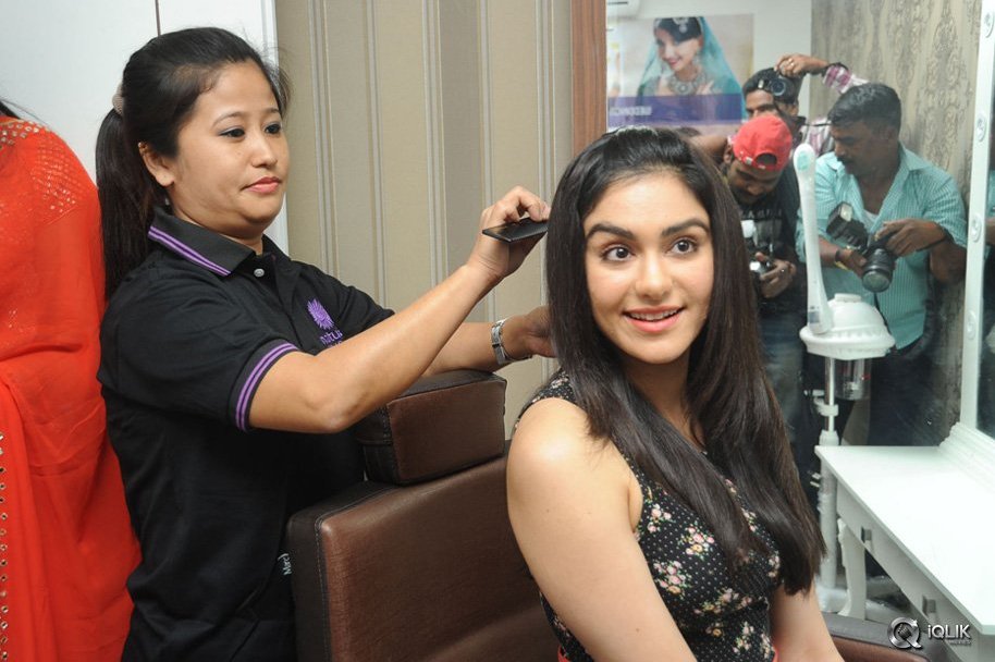 Adah-Sharma-Launches-Naturals-Salon-at-Pragathi-Nagar
